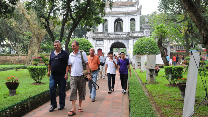 Hà Nội, Hội An và Phú Yên yêu cầu tạm dừng tham quan, du lịch đến vùng có dịch Covid-19 - Ảnh 1.