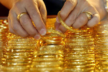 So sánh giá vàng hôm nay 29/7: Quay đầu giảm 750.000 đồng/lượng ở chiều bán ra