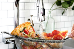 'Vo' pizza: Cách hãng đồ ăn nhanh 'cà khịa' BBC Food