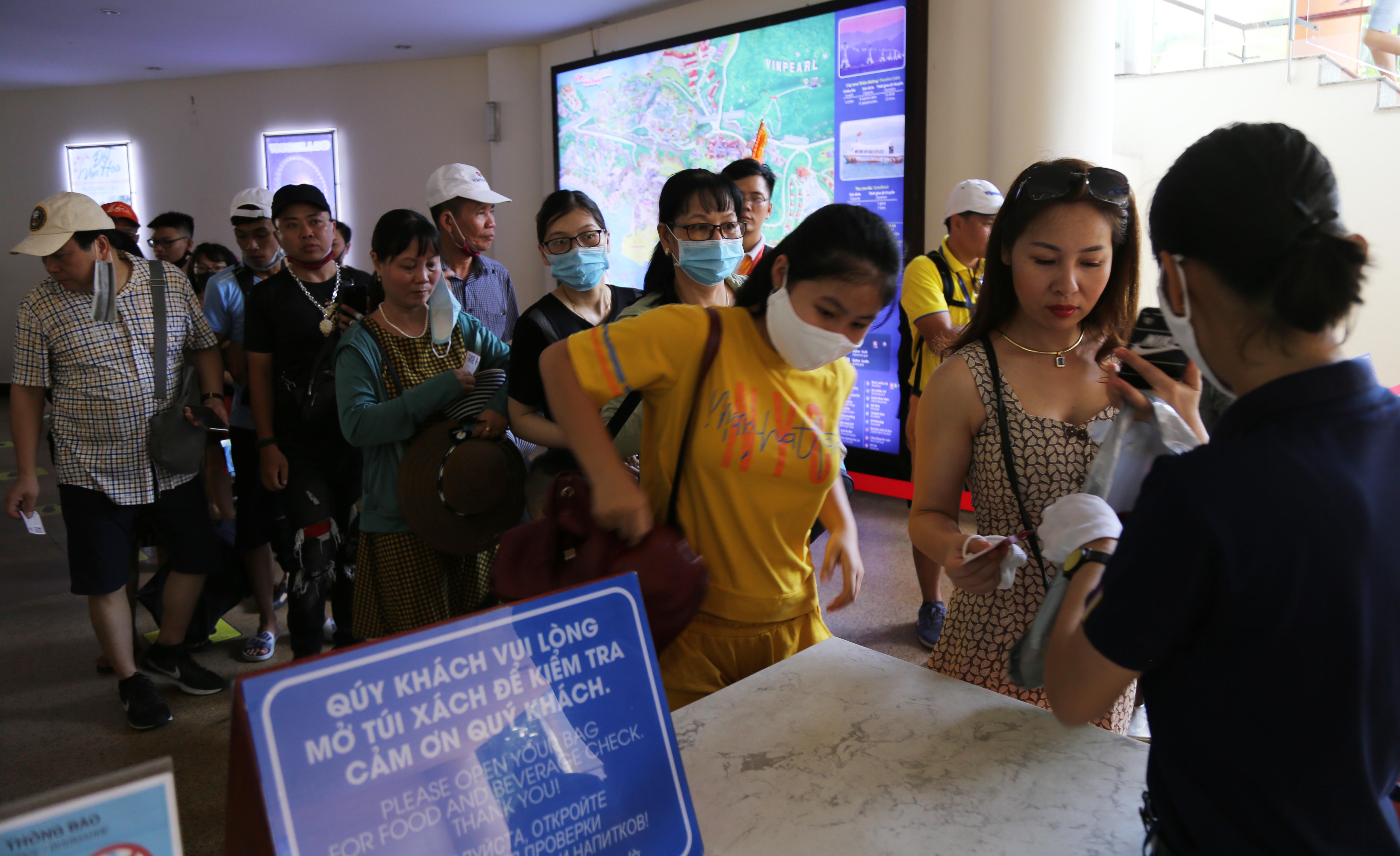 Du lịch Khánh Hòa: Doanh nghiệp 'nghẹt thở' vì dịch COVID-19 trở lại - Ảnh 1. Du lịch Khánh Hòa: Doanh nghiệp 'nghẹt thở' vì dịch COVID-19 trở lại - Ảnh 1.