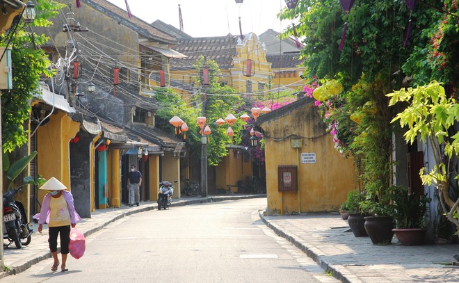 Hội An thực hiện cách ly xã hội. (Ảnh: Mạnh Cường/ Thanh Niên) Hội An thực hiện cách ly xã hội. (Ảnh: Mạnh Cường/ Thanh Niên)