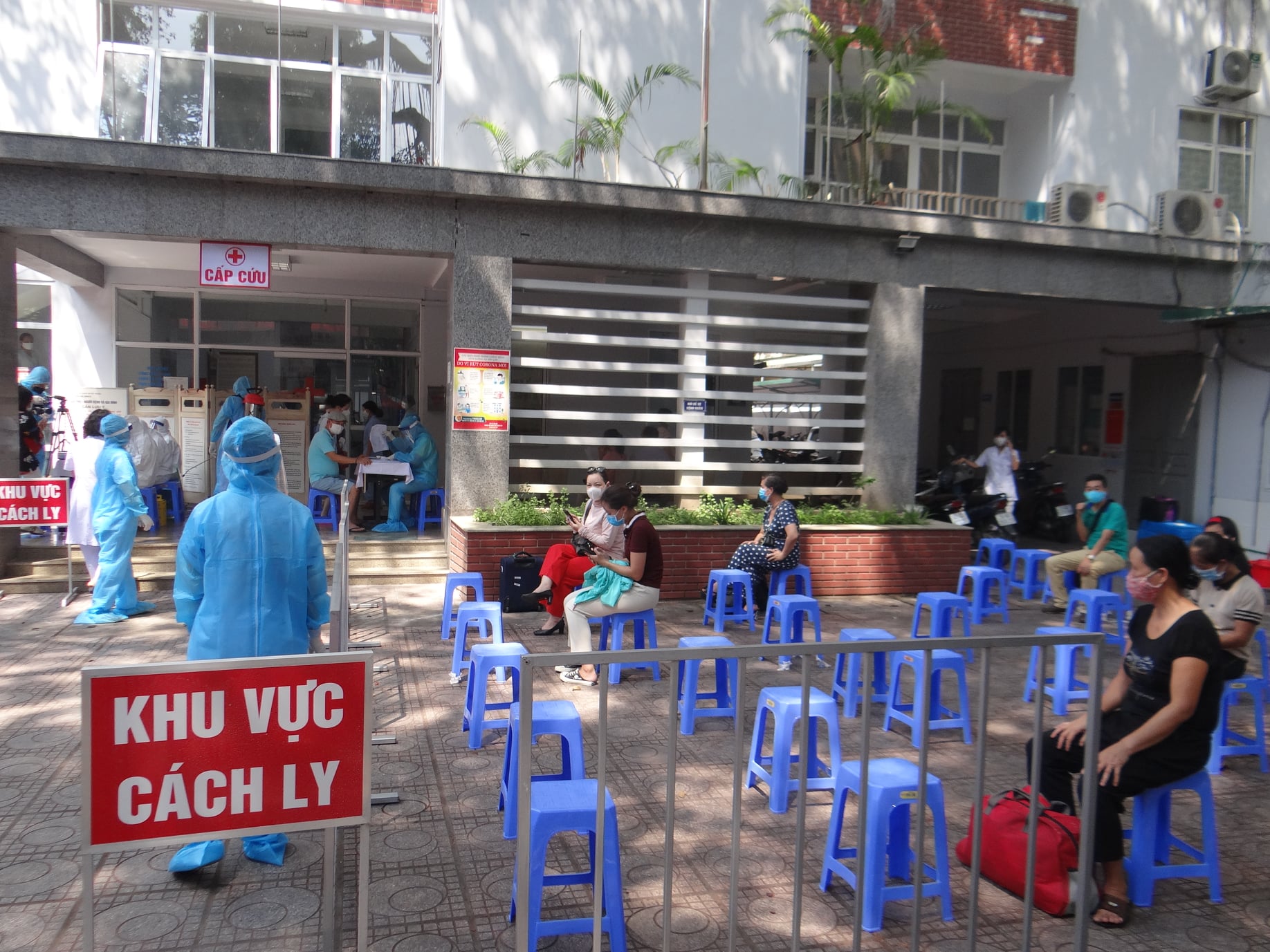 Cả nước bước vào trận chiến mới chống dịch COVID-19 - Ảnh 3.