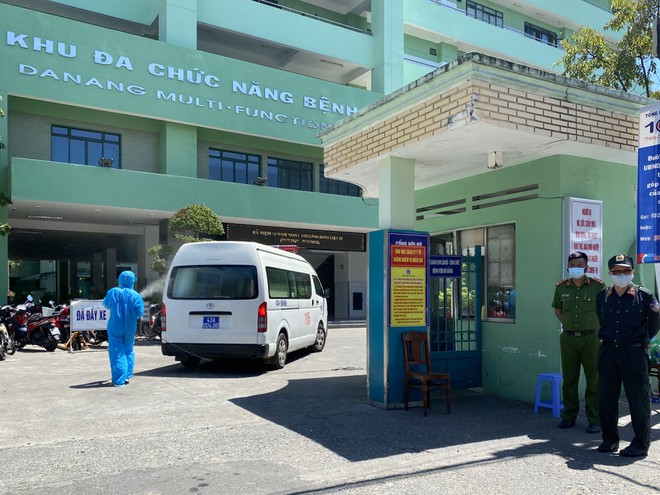 Bệnh viện Đà Nẵng thực hiện cách ly y tế toàn bệnh viện từ 13 giờ 26/7/2020 đến 13 giờ ngày 9/8/2020. (Ảnh: Huy Đạt/Thanh Niên). Bệnh viện Đà Nẵng thực hiện cách ly y tế toàn bệnh viện từ 13 giờ 26/7/2020 đến 13 giờ ngày 9/8/2020. (Ảnh: Huy Đạt/Thanh Niên).