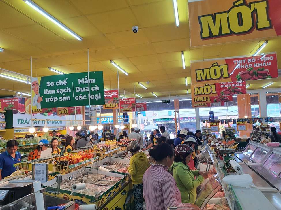 Biến 300 m2 thành 'chợ', Bách hóa Xanh hướng đến doanh thu 5 tỉ đồng mỗi tháng - Ảnh 3. Biến 300 m2 thành 'chợ', Bách hóa Xanh hướng đến doanh thu 5 tỉ đồng mỗi tháng - Ảnh 3.