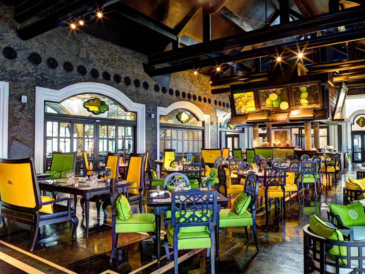 Top những resort Đà Nẵng ở gần biển ‘hút’ khách nhất - Ảnh 10.
