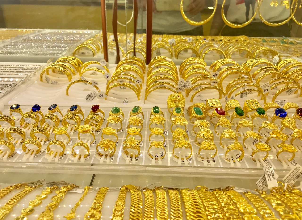 Ngày thứ ba leo đỉnh mới, giá vàng SJC cán mốc 50,35 triệu/lượng và chưa có dấu hiệu dừng - Ảnh 2. Ngày thứ ba leo đỉnh mới, giá vàng SJC cán mốc 50,35 triệu/lượng và chưa có dấu hiệu dừng - Ảnh 2.