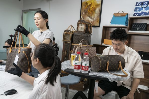 COVID-19 cầm chân người Trung Quốc chi 111 tỉ USD cho hàng xa xỉ  - Ảnh 6.