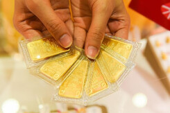 So sánh giá vàng hôm nay 8/7: Loại SJC, 24k, 18k đồng loạt tăng mạnh