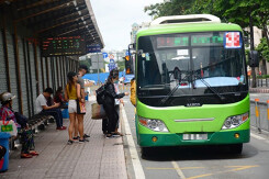 Người dân ở TP HCM sắp được đi xe buýt công nghệ, ngồi nhà đặt vé qua điện thoại