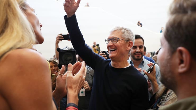Apple vượt mặt Saudi Aramco trở thành công ty đắt giá nhất thế giới - Ảnh 1. Apple vượt mặt Saudi Aramco trở thành công ty đắt giá nhất thế giới - Ảnh 1.