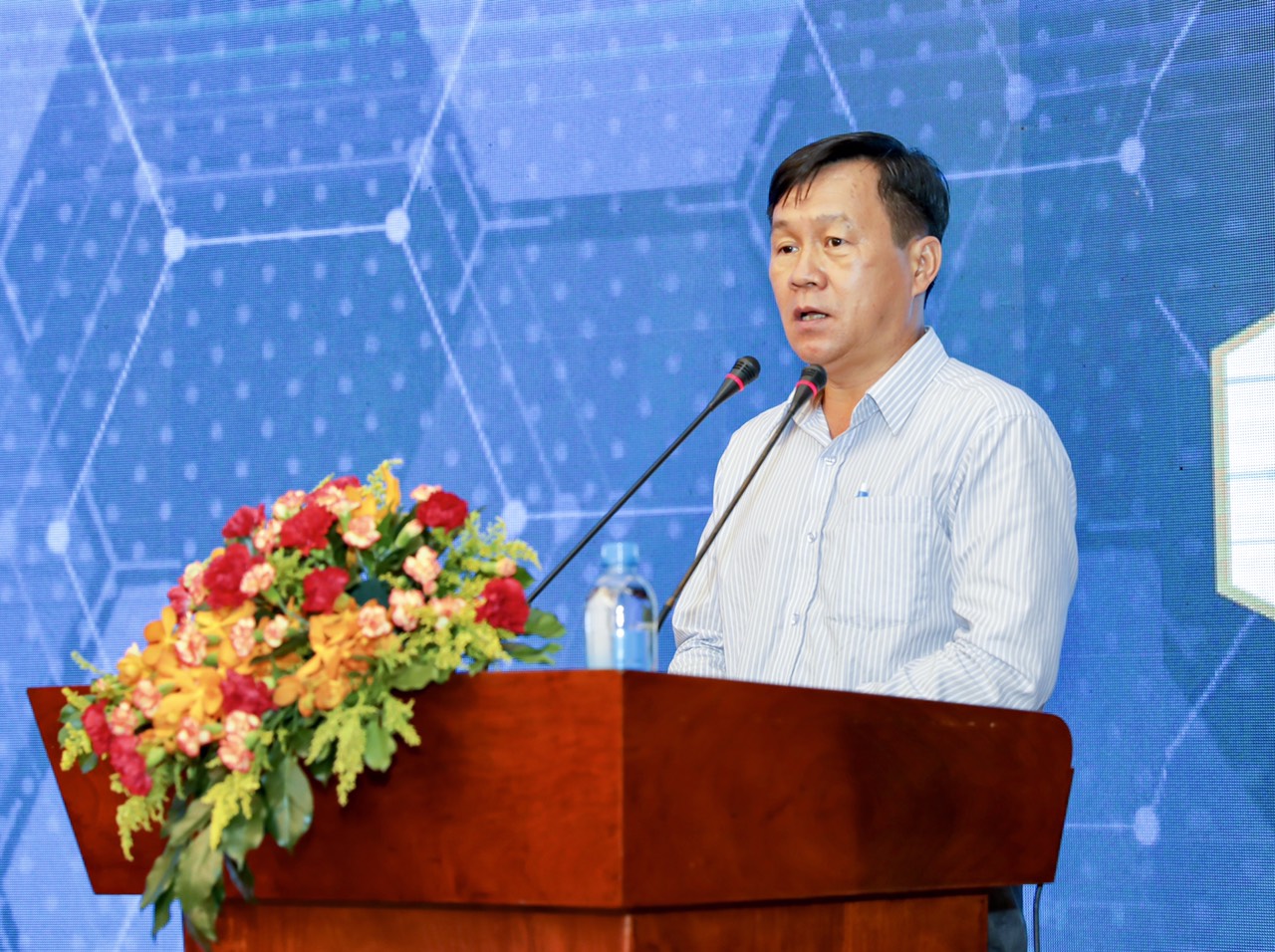 Từ năm học 2020-2021 TP HCM sẽ thu học phí không dùng tiền mặt - Ảnh 1. Từ năm học 2020-2021 TP HCM sẽ thu học phí không dùng tiền mặt - Ảnh 1.