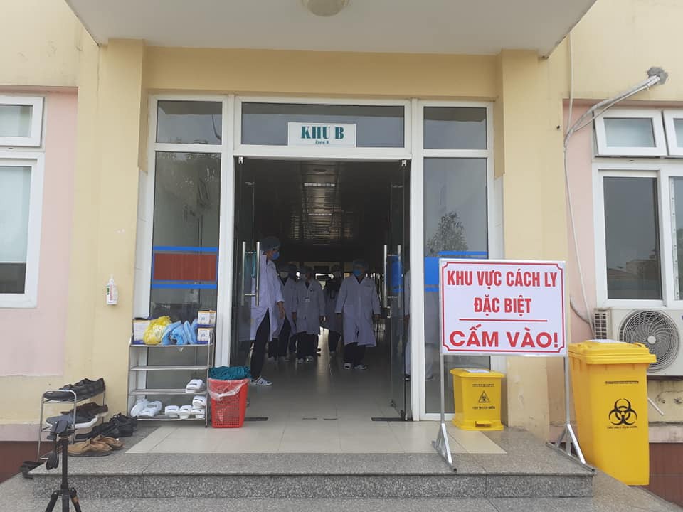 Nghệ An: Công an áp tải 3 cô gái trở về từ Đà Nẵng đi cách li theo qui định - Ảnh 1. Nghệ An: Công an áp tải 3 cô gái trở về từ Đà Nẵng đi cách li theo qui định - Ảnh 1.