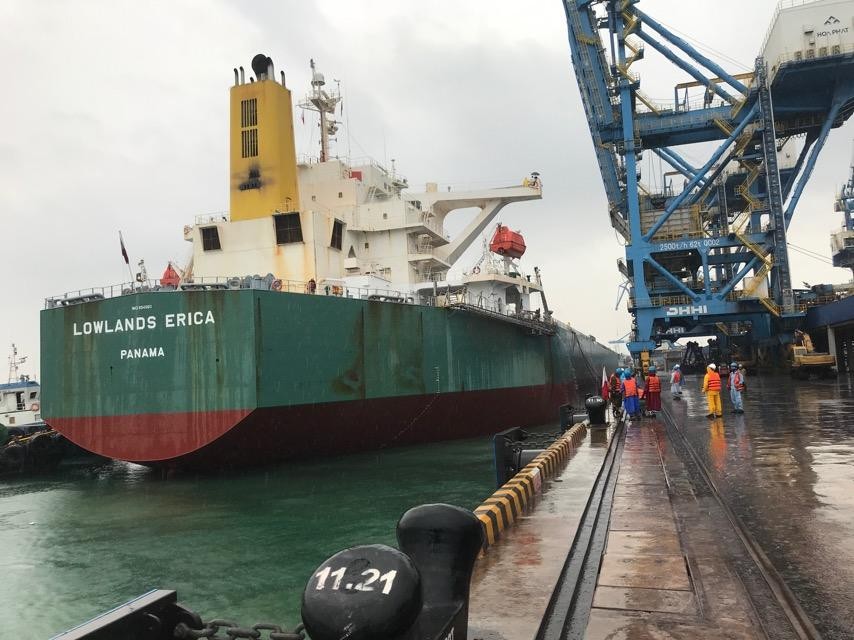 Cảng Hòa Phát Dung Quất đón tàu 176.000 tấn, lớn nhất từ trước tới nay - Ảnh 1. Cảng Hòa Phát Dung Quất đón tàu 176.000 tấn, lớn nhất từ trước tới nay - Ảnh 1.