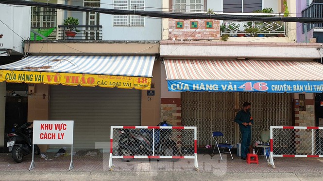 TP HCM: Ba ca nghi nhiễm COVID-19, hai khu vực đã phong tỏa - Ảnh 1. TP HCM: Ba ca nghi nhiễm COVID-19, hai khu vực đã phong tỏa - Ảnh 1.