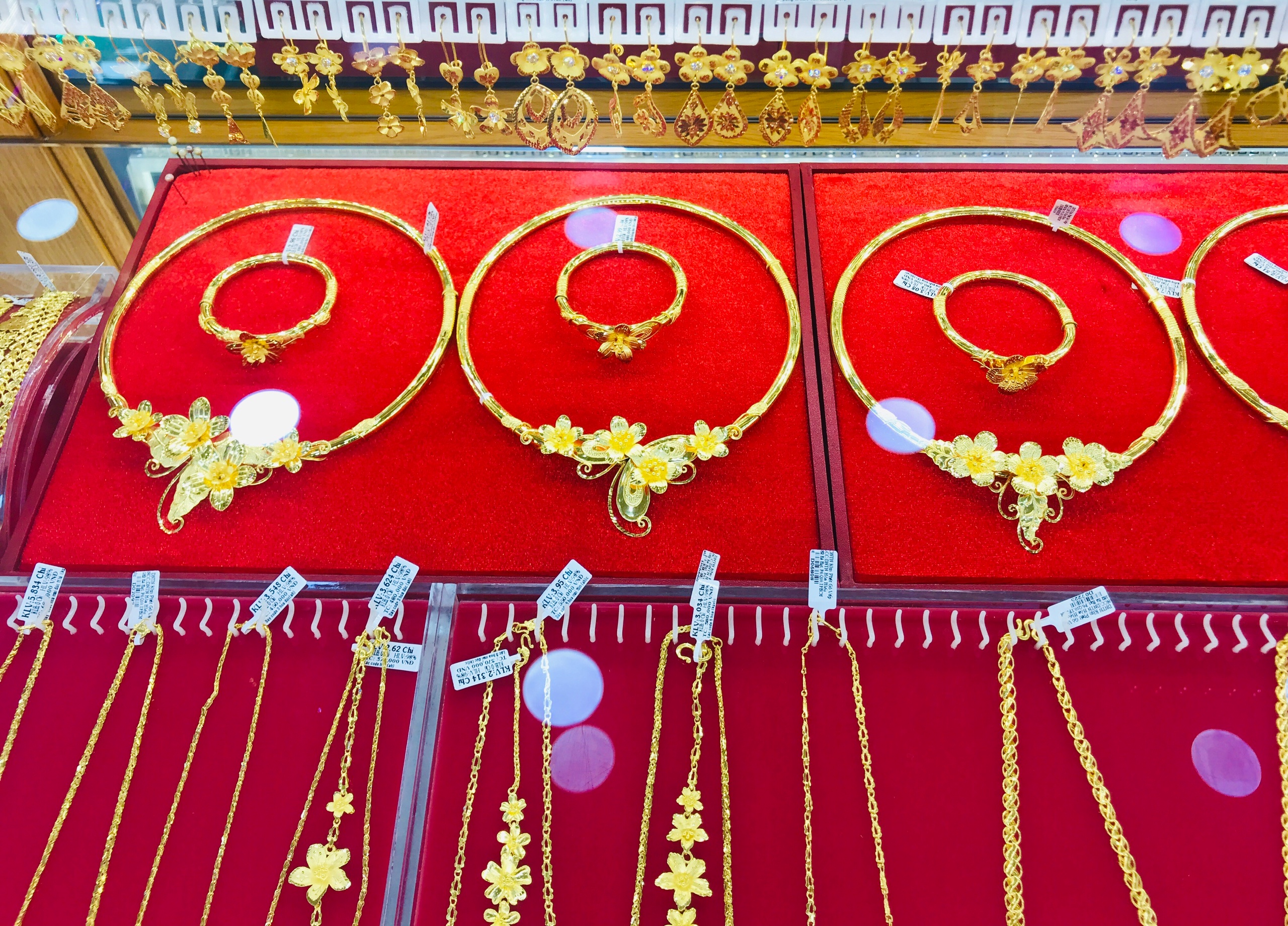 Nhìn lại những lần giá vàng rớt thẳng đứng từ đầu năm đến nay - Ảnh 1. Nhìn lại những lần giá vàng rớt thẳng đứng từ đầu năm đến nay - Ảnh 1.