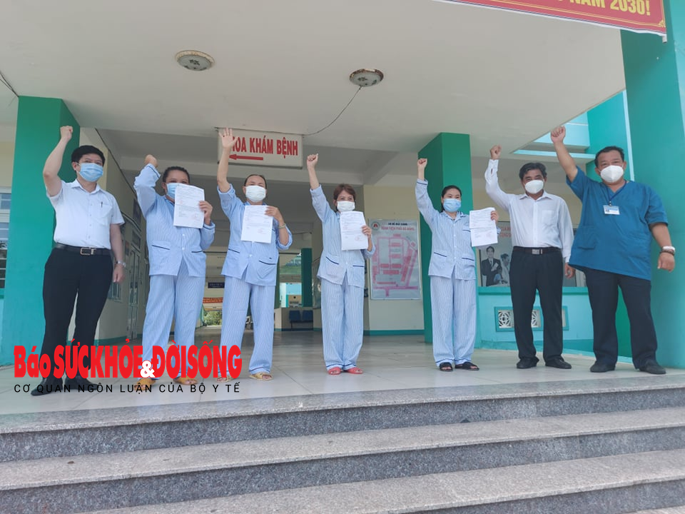 Niếm vui, niềm tin chiến thắng ngày được công bố khỏi bệnh (Ảnh: Anh Văn/SK&ĐS). Niếm vui, niềm tin chiến thắng ngày được công bố khỏi bệnh (Ảnh: Anh Văn/SK&ĐS).
