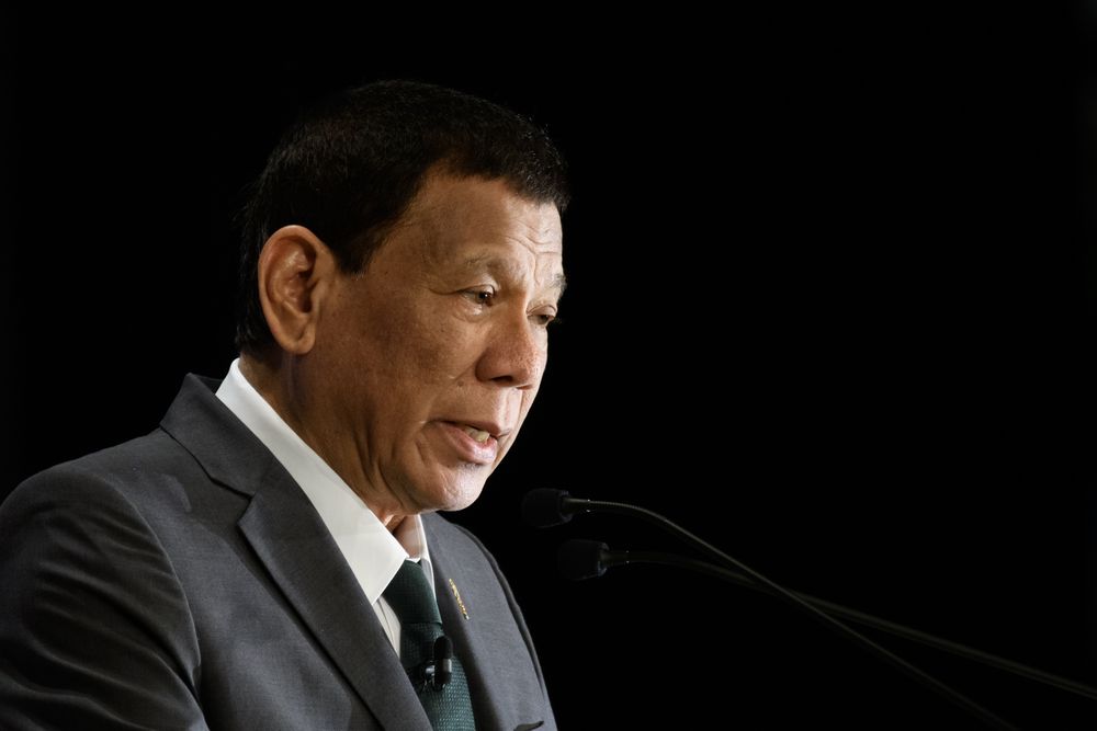 Tổng thống Philippines nhận lời mua vắc xin COVID-19 của Nga, tiên phong tiêm mũi đầu tiên - Ảnh 1.