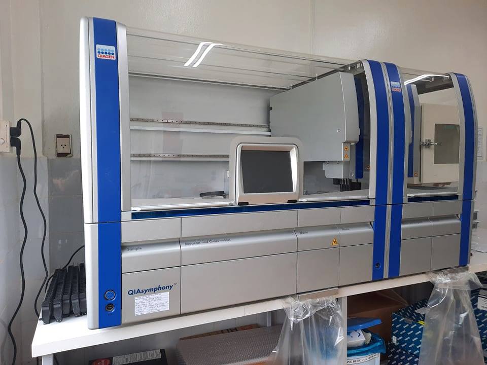 Phó Chủ tịch Quảng Nam chỉ đạo sớm hủy thầu vụ mua máy xét nghiệm COVID-19 hơn 7,2 tỉ đồng - Ảnh 1.