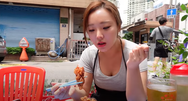 Xuất hiện quán vỉa hè Việt nằm giữa thủ đô Hàn Quốc - Ảnh 11. Xuất hiện quán vỉa hè Việt nằm giữa thủ đô Hàn Quốc - Ảnh 11.