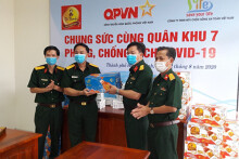 72.000 sản phẩm Trà Thanh Nhiệt Dr Thanh tiếp tục tiếp sức đồng bào, chiến sĩ tại Quân khu 5 và Quân khu 7