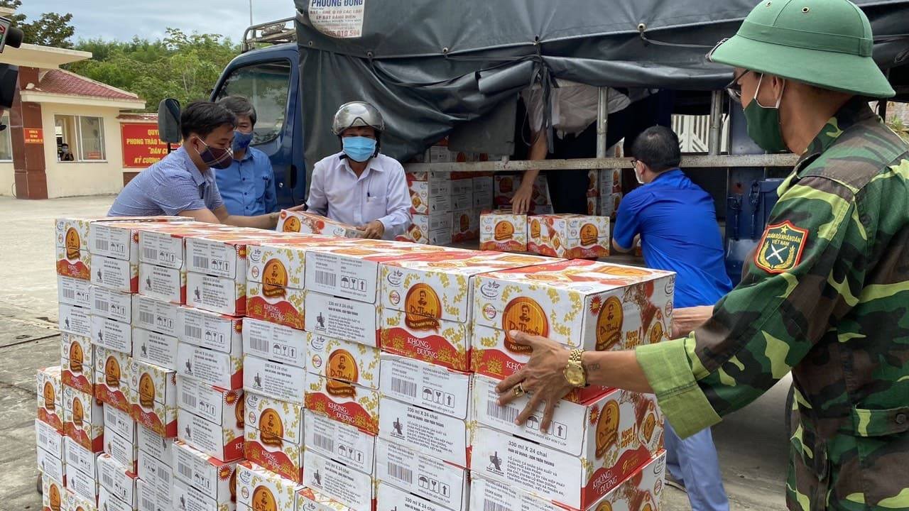 72.000 sản phẩm Trà thanh nhiệt Dr Thanh tiếp tục tiếp sức đồng bào, chiến sĩ tại Quân khu 5 và Quân khu 7 - Ảnh 4.