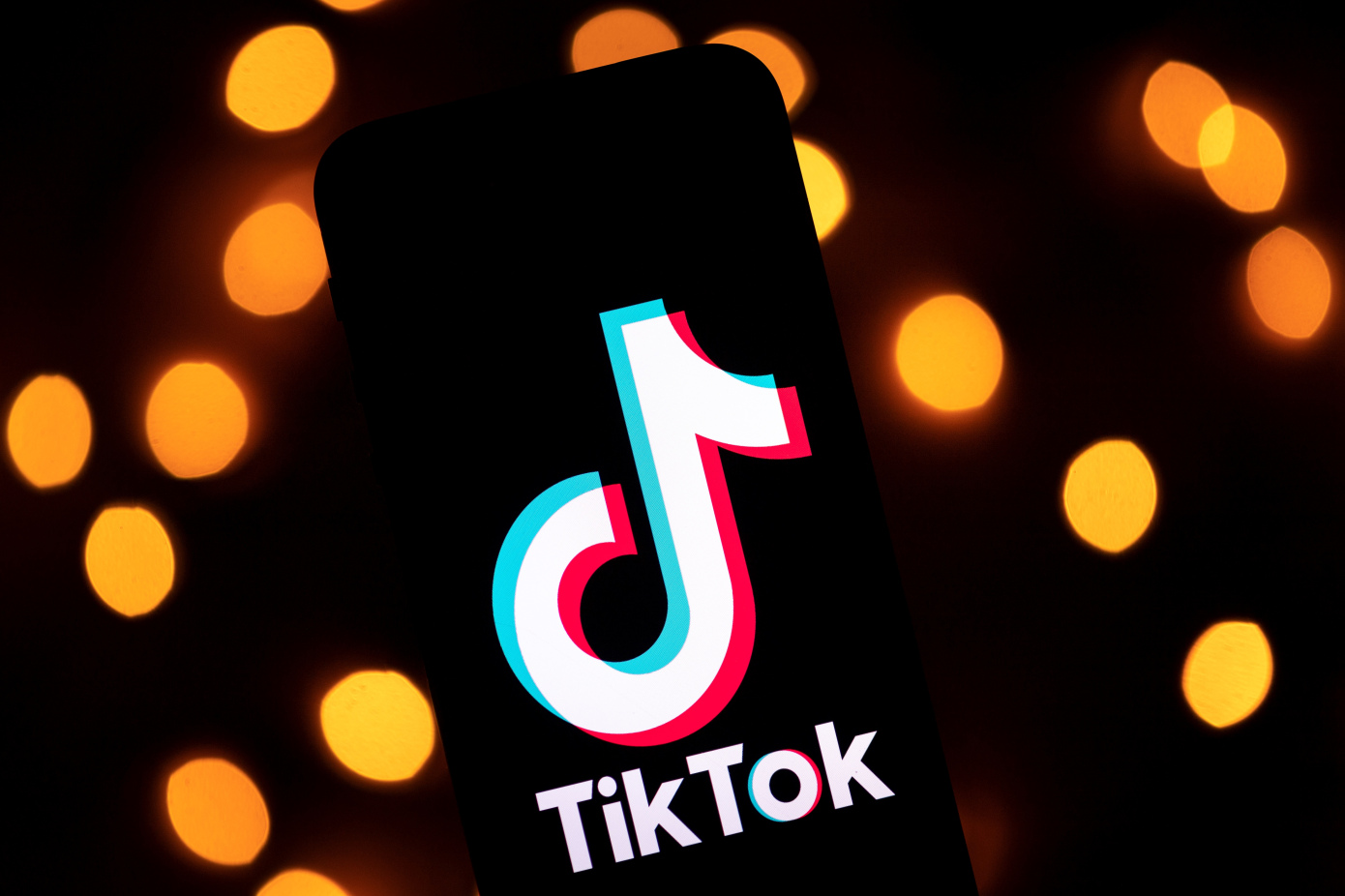 Báo Mỹ phanh phui cách TikTok thu thập người dùng rồi chuyển dữ liệu cho tập đoàn mẹ - Ảnh 1. Báo Mỹ phanh phui cách TikTok thu thập người dùng rồi chuyển dữ liệu cho tập đoàn mẹ - Ảnh 1.