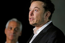 Elon Musk phê phán đối thủ cùng thắng thầu phóng vệ tinh quân sự Mỹ