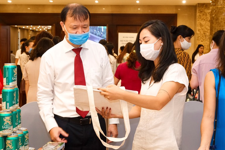 Hàng Việt chiếm trên 90% hệ thống siêu thị, chợ, cửa hàng tiện lợi - Ảnh 2. Hàng Việt chiếm trên 90% hệ thống siêu thị, chợ, cửa hàng tiện lợi - Ảnh 2.