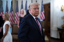 Trong một năm, ông Trump mất 300 triệu USD tài sản ròng