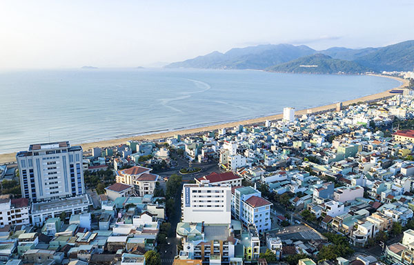 Bình Định tạm dừng cấp phép xây dựng condotel, officetel - Ảnh 1.