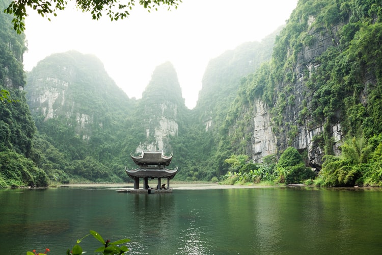Loạt trải nghiệm khó quên tại danh thắng Tràng An, ‘Vịnh Hạ Long trên cạn’ của Ninh Bình - Ảnh 7. Loạt trải nghiệm khó quên tại danh thắng Tràng An, ‘Vịnh Hạ Long trên cạn’ của Ninh Bình - Ảnh 7.