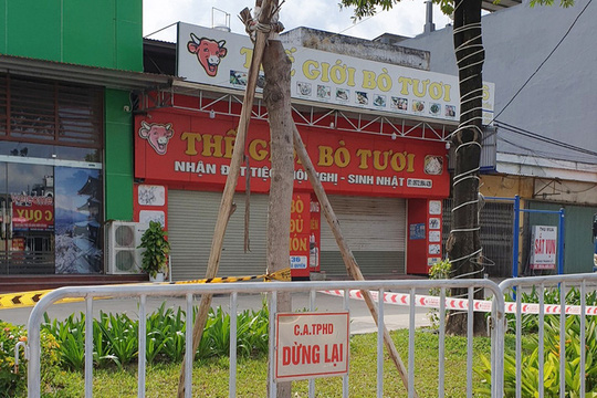 "Ổ dịch" nhà hàng Thế giới bò tươi ở 36 Ngô Quyền. (Ảnh: Người Lao động). "Ổ dịch" nhà hàng Thế giới bò tươi ở 36 Ngô Quyền. (Ảnh: Người Lao động).