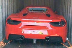 Đấu giá siêu xe Ferrari bị bỏ quên tại cảng Hải Phòng, khởi điểm 1,3 tỉ đồng