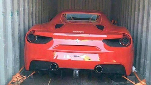 Siêu xe Ferrari bỏ quên tại cảng Hải Phòng. (Ảnh: Vietnamnet). Siêu xe Ferrari bỏ quên tại cảng Hải Phòng. (Ảnh: Vietnamnet).
