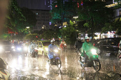 Thời tiết TP HCM hôm nay 19/8: Chiều tối có mưa dông, Cần Thơ ngày nắng, đêm có mưa vài nơi
