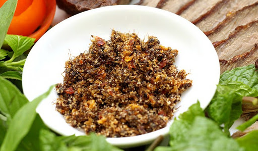 Bò khô chấm muối kiến vàng, hương vị khó quên khi đến thăm phố núi Gia Lai - Ảnh 2. Bò khô chấm muối kiến vàng, hương vị khó quên khi đến thăm phố núi Gia Lai - Ảnh 2.
