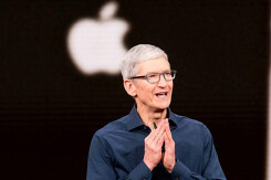 Apple là công ty Mỹ đầu tiên đạt 2.000 tỉ USD vốn hóa