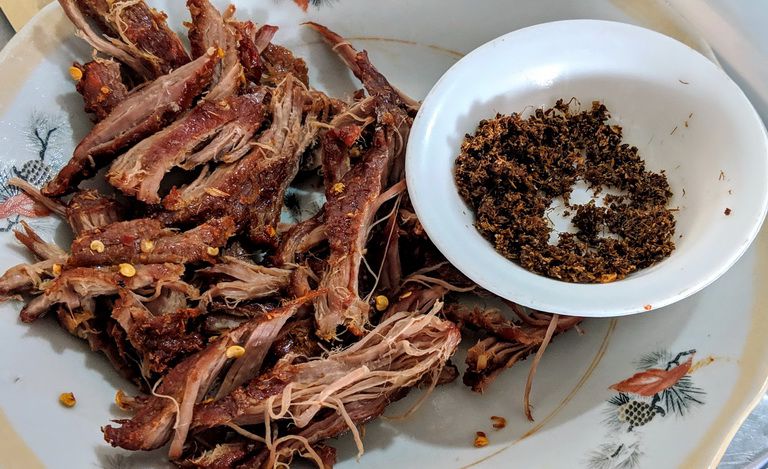 Bò khô chấm muối kiến vàng, hương vị khó quên khi đến thăm phố núi Gia Lai - Ảnh 3. Bò khô chấm muối kiến vàng, hương vị khó quên khi đến thăm phố núi Gia Lai - Ảnh 3.