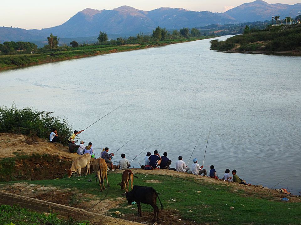 Ghé sông Đăk Bla, dòng chảy ngược nổi tiếng của tỉnh Kon Tum - Ảnh 5. Ghé sông Đăk Bla, dòng chảy ngược nổi tiếng của tỉnh Kon Tum - Ảnh 5.