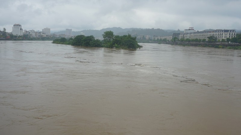 Mực nước sông Hồng lên nhanh, Hà Nội sẵn sàng ứng phó nguy cơ ngập lụt - Ảnh 2. Mực nước sông Hồng lên nhanh, Hà Nội sẵn sàng ứng phó nguy cơ ngập lụt - Ảnh 2.