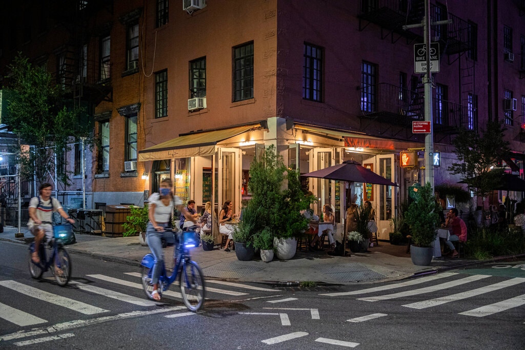 Khoảng 1.200 nhà hàng tại New York phải đóng cửa vì Covid-19 - Ảnh 2. Khoảng 1.200 nhà hàng tại New York phải đóng cửa vì Covid-19 - Ảnh 2.