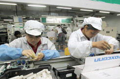 Cuộc đua khốc liệt giữa các đối tác lắp ráp điện thoại iPhone