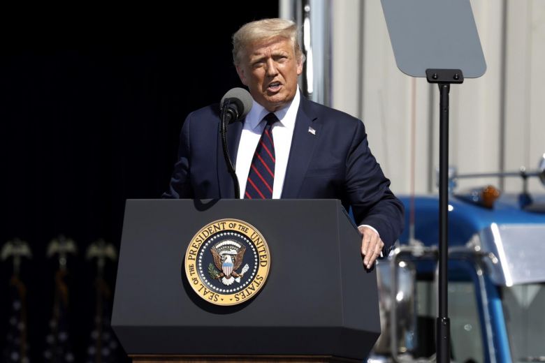 Ông Trump dọa áp thuế với các công ty Mỹ không chịu hồi hương - Ảnh 1. Ông Trump dọa áp thuế với các công ty Mỹ không chịu hồi hương - Ảnh 1.
