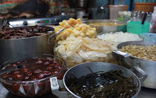 Đi đâu tìm ăn chè đậu đỏ thoát kiếp FA giữa lòng Sài Gòn tấp nập? - Ảnh 6. Đi đâu tìm ăn chè đậu đỏ thoát kiếp FA giữa lòng Sài Gòn tấp nập? - Ảnh 6.