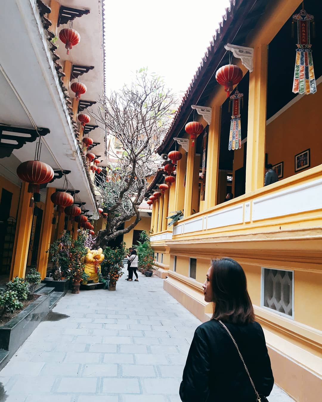 Nhân ngày Thất Tịch, cùng dạo quanh những ngôi chùa cầu duyên nổi tiếng nhất Hà Nội và Sài Gòn - Ảnh 7. Nhân ngày Thất Tịch, cùng dạo quanh những ngôi chùa cầu duyên nổi tiếng nhất Hà Nội và Sài Gòn - Ảnh 7.