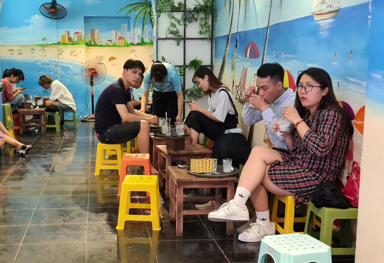 Người Hà Nội rủ nhau ăn các món từ đậu đỏ để cầu may mắn trong ngày Thất Tịch - Ảnh 1.