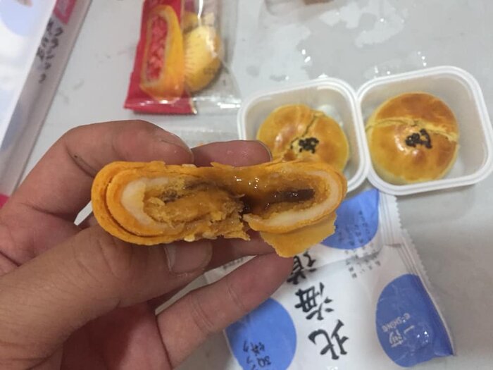 Hà Nội: Bắt giữ hàng tấn bánh Trung thu và hộp trà hoa quả uống liền không rõ nguồn gốc - Ảnh 1. Hà Nội: Bắt giữ hàng tấn bánh Trung thu và hộp trà hoa quả uống liền không rõ nguồn gốc - Ảnh 1.