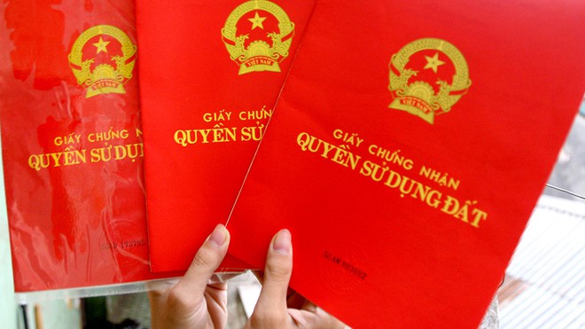 Cán bộ văn phòng đăng kí đất đai đem 19 sổ đỏ của dân cho người khác mượn - Ảnh 1. Cán bộ văn phòng đăng kí đất đai đem 19 sổ đỏ của dân cho người khác mượn - Ảnh 1.