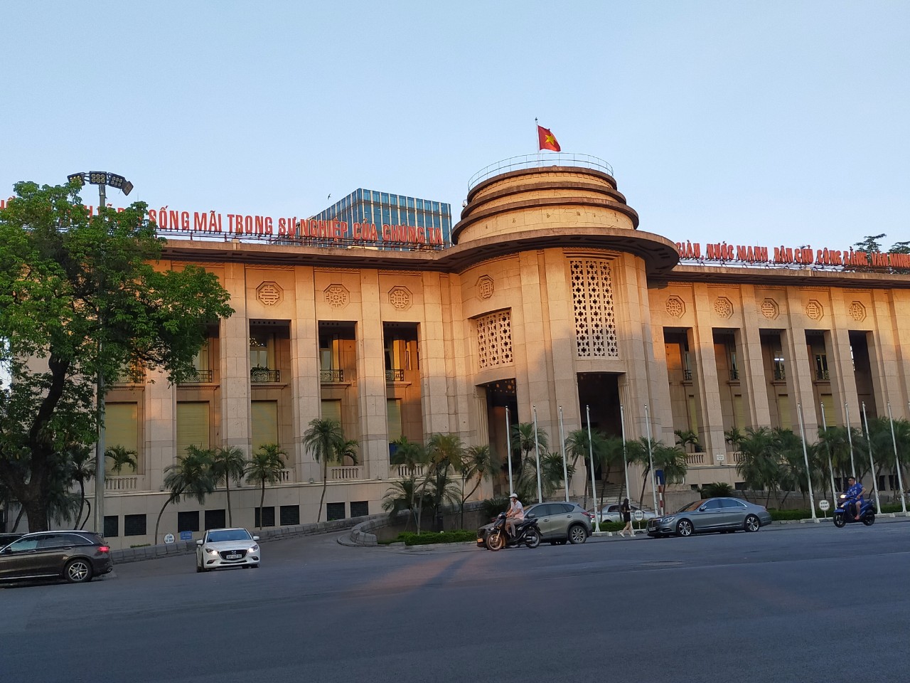 VNDirect: NHNN sẽ tiếp tục nới lỏng chính sách tiền tệ đến năm 2021 - Ảnh 1. VNDirect: NHNN sẽ tiếp tục nới lỏng chính sách tiền tệ đến năm 2021 - Ảnh 1.