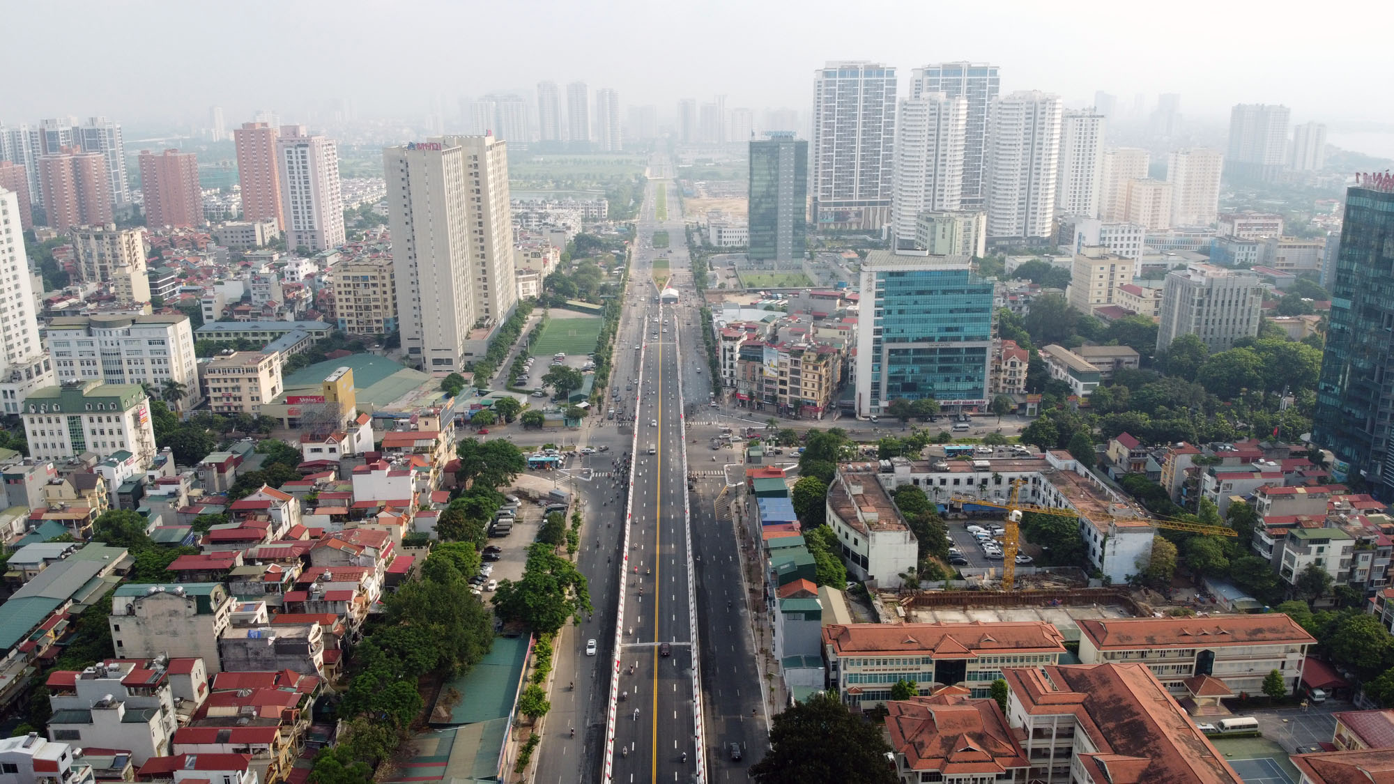 Cầu vượt nút giao Nguyễn Văn Huyên - Hoàng Quốc Việt thông xe - Ảnh 6.